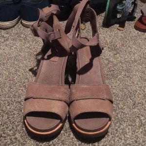 EUC Sorel wedge sandals size 7